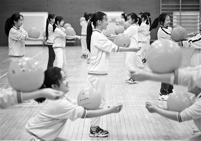 北京推进学校体育工作调度会:让学生走出来、动起来、赛起来