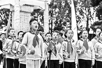 卢沟桥畔童音唱红歌丰台将在全区掀起市民演唱爱国歌曲热潮