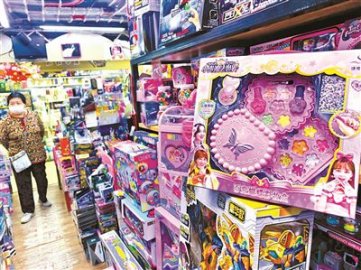 记者调查网售儿童化妆品乱象:儿童化妆品藏在玩具盒里卖