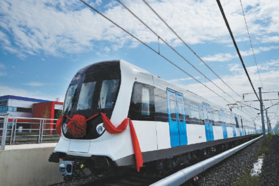 北京地铁11号线西段首列车下线冬奥支线将跑智慧冰雪列车