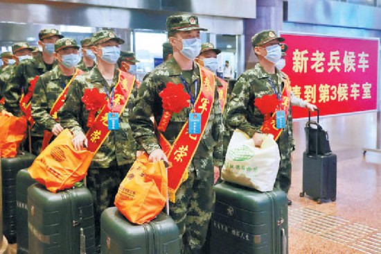 1700余名北京新兵光荣出发将被输送至全国12个省市