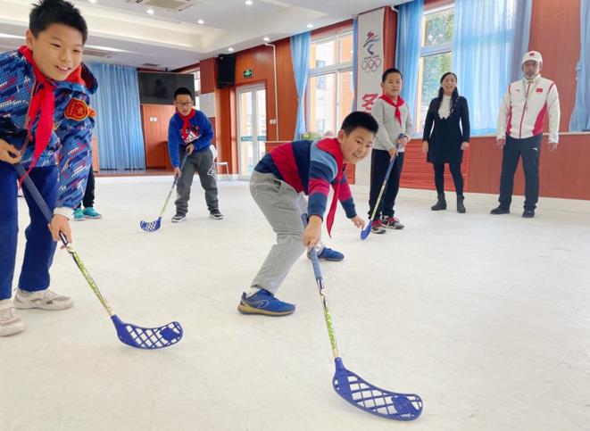 羊坊店中心小学建立北京海淀首个“冰雪教室”