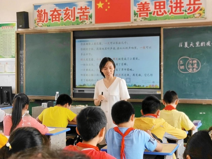 衡阳县石市镇学区举办“引领新进教师”