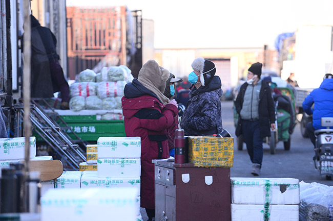 北京“菜篮子”新发地市场节前供应充足 购销两旺