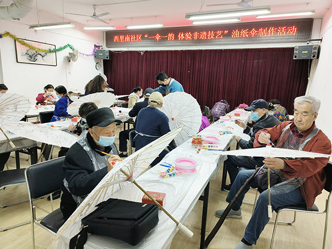 石景山区八宝山街道手绘油纸伞活动：一伞一韵 传承非遗