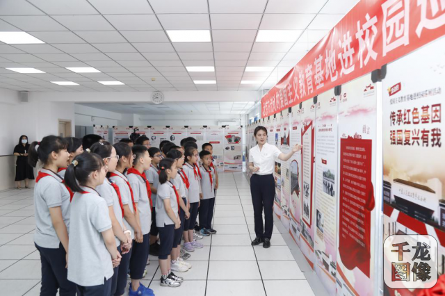 北京市流动的爱国主义教育基地进校园巡展活动启动