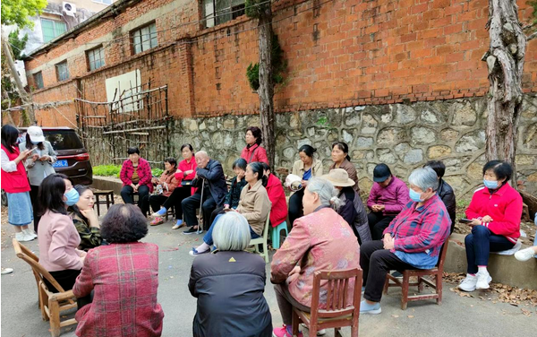 “板凳会”倾听民意 京山市新市街道进小