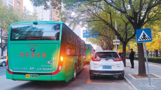 笔者观察：通学车要想“靠边停车”可真难