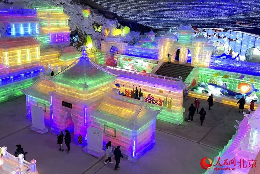 北京龙庆峡第38届冰灯冰雪嘉年华现场。人民网笔者 尹星云摄
