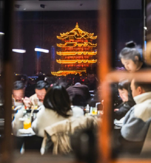 龙年消费开门红，武汉餐饮火爆开局，上