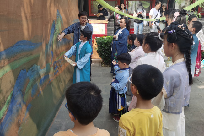 西城区妇联举办“书香·家·春秋”家庭阅读活动