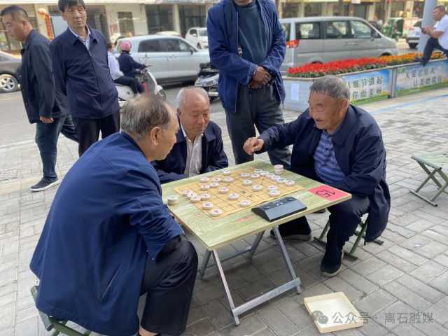 交通路社区举办“欢乐象棋赛 提升‘邻’距离”第一届象棋大赛