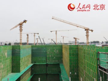 北京城市副中心站枢纽最大采光井完工 主站房建设冲刺封顶