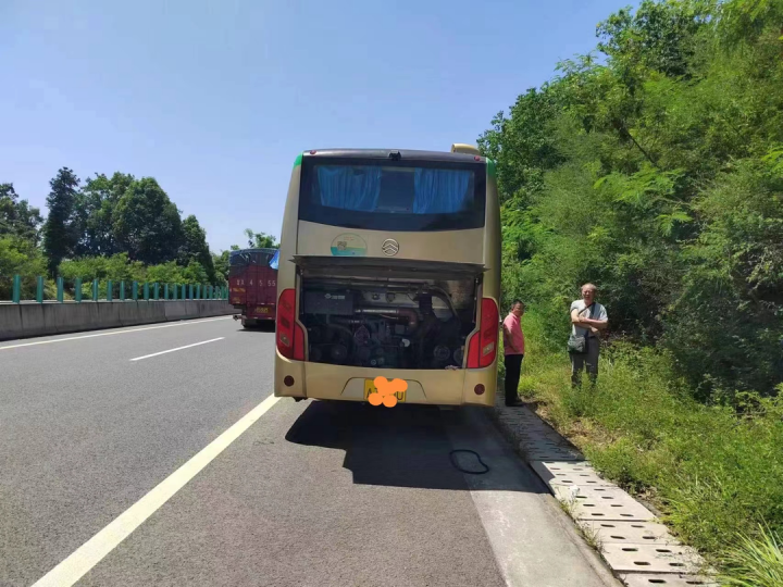 客车抛锚高速 执法紧急联动