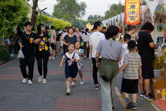 丰台草桥花朝街“城南旧市”夜市人气旺 点亮城市夜经济