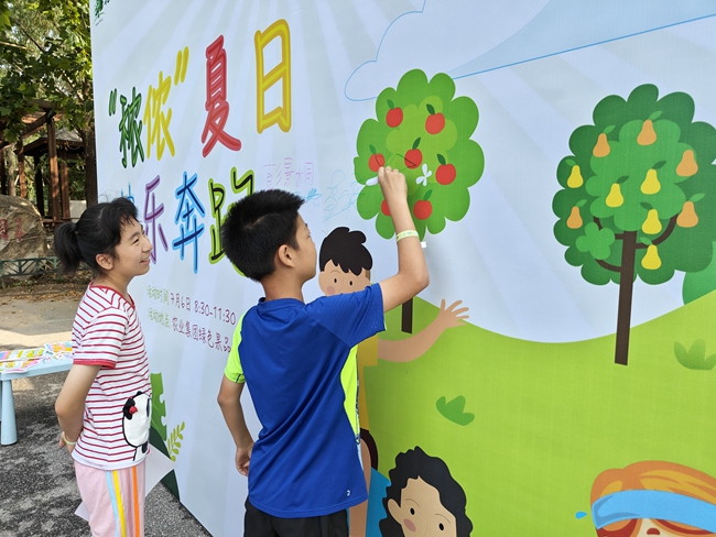 “秾侬夏日·快乐奔跑”亲子定向越野在海淀农业观光园开跑