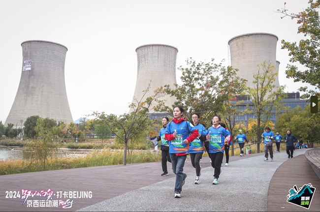 定向爱好者齐聚首钢园 “跃山向奥·首钢定向”开启“国际化”路线