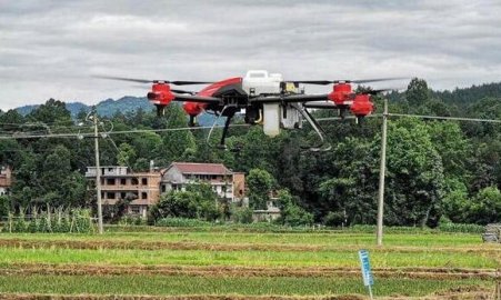 无人机技术让农业“智慧”起来