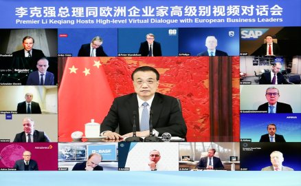  李克强：中国的宏观政策制定实施直接面向市场主体需求，稳住了经济基本盘