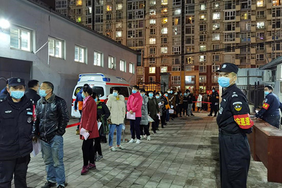 北京：疫苗接种“夜场”开到新发地精准服务商户及周边百姓
