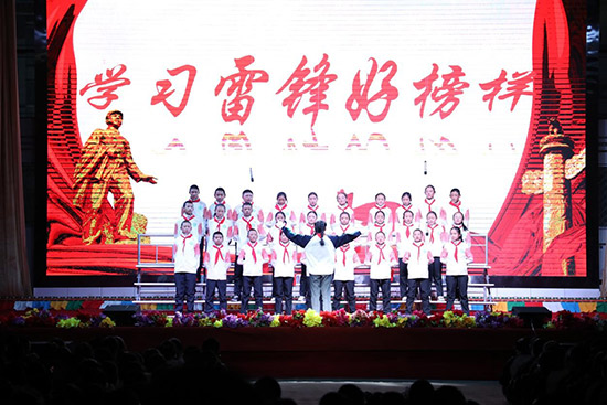 拉萨北京实验中学师生齐唱红歌庆祝西藏百万农奴解放62周年