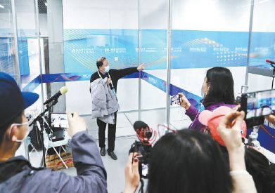 相约北京冰上项目测试活动首场冰球比赛在国家体育馆打响