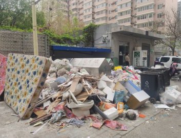 北京：垃圾分类实施近一年竟然还有小区垃圾堆积成山