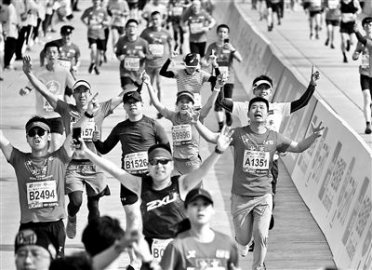 北京半马男女冠军均破纪录