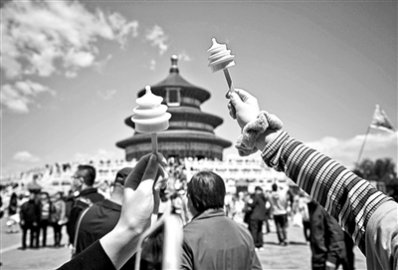 市民错峰游园乐学生体味劳动情假期首日北京接待游客178.4万人次