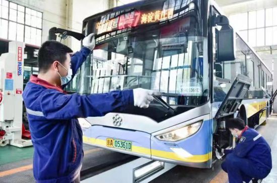 迎暑运北京1.6万余辆公交车“大体检”