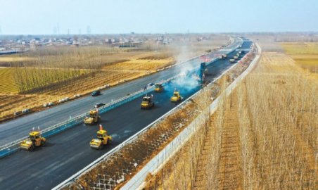 荣乌高速新线主线路面工程完工本月如期通车运营