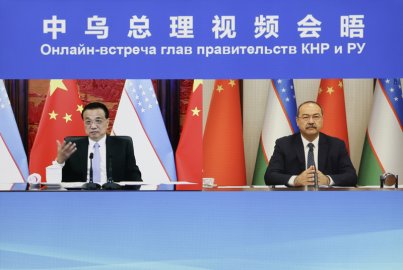  李克强同乌兹别克斯坦总理阿里波夫举行视频会晤