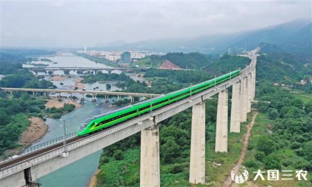 浙江台州：“绿巨人”试跑金台铁路