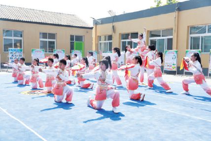 北京试点中小学校党组织领导的校长负责制试点区展示研究成果
