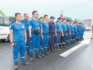 北京蓝天救援队驰援河南防汛抢险