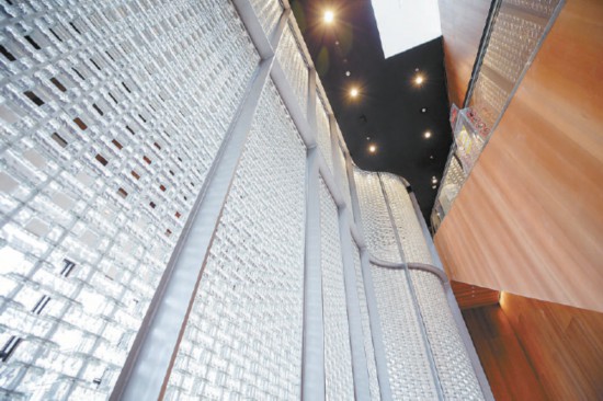 匠心筑造北京人艺新剧场3.2万块玻璃砖搭起光影幕墙