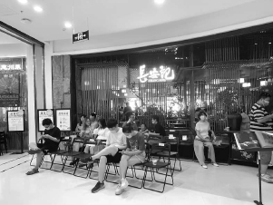 记者在朝阳大悦城、南锣鼓巷发现：网红景点、网红店问题多
