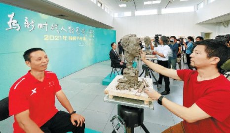 中国美术馆为教书育人楷模塑像