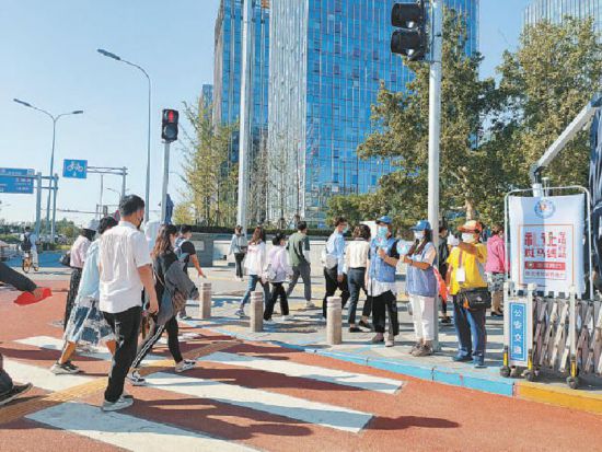 北京冬奥组委周边建成文明示范路口