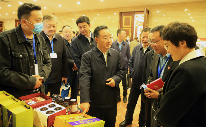 全国农业农村援藏工作座谈会在拉萨召开，会议强调全面贯彻新时代党的治藏方略真抓实干做好“十四五”农业农村援藏工作