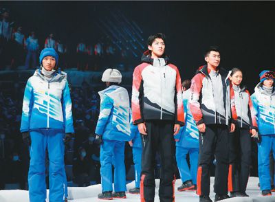 冬奥制服的设计密码:长城灰、霞光红、天霁蓝、瑞雪白,像一幅中国古画