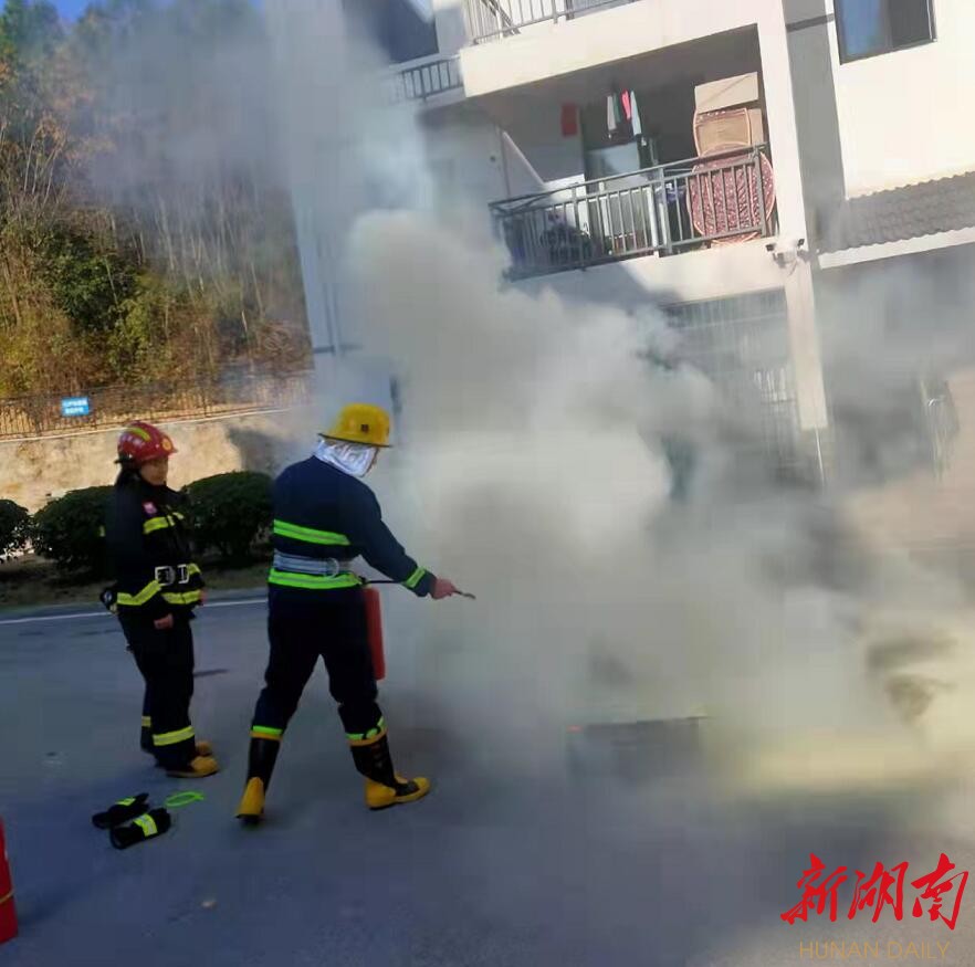 云湖街道：消防演练进小区 携手共筑防火