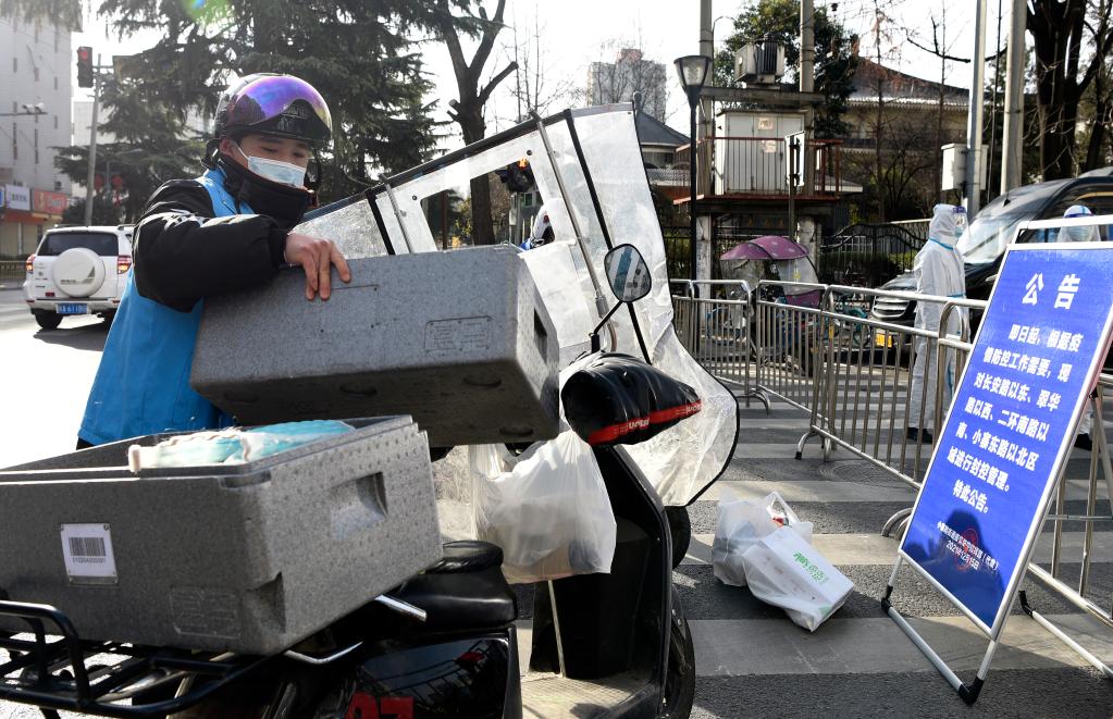 ​新华全媒+丨全力阻击 与时间赛跑——西安疫情防控一线直击