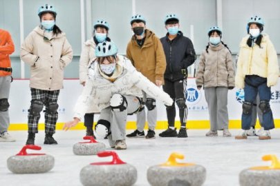 六所高校大学生体验趣味冰雪活动