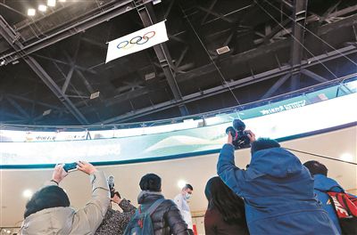 五棵松体育中心静态礼宾旗帜有“讲究”