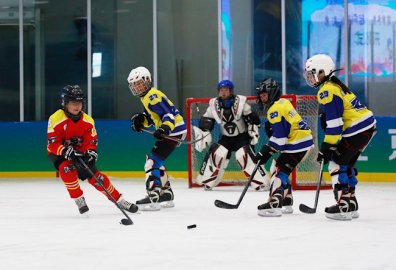 2021年丰台区中小学生冰球挑战赛开幕