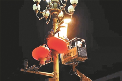 长安街大红灯笼1月20日提前点亮冬奥场馆附近还将悬挂硬质横幅