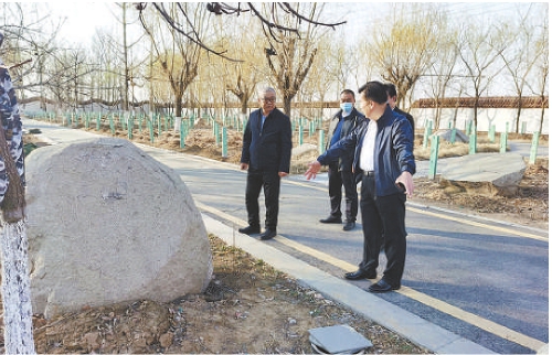 李久存：“六点半书记”