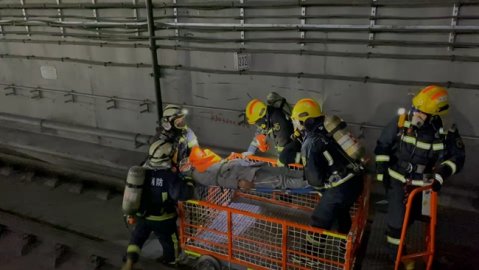 北京举行城市地铁隧道消防应急综合实战演练