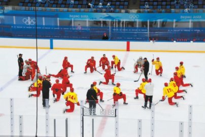 国家体育馆迎首次“实战”中国男冰进行冬奥赛前首练